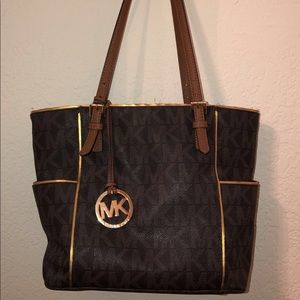 Michael Kors purse ( will lower price if you want)